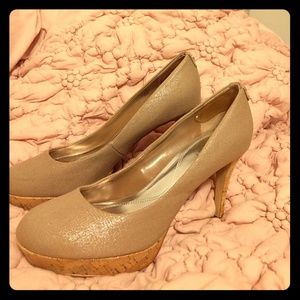 Tahari heels size 7